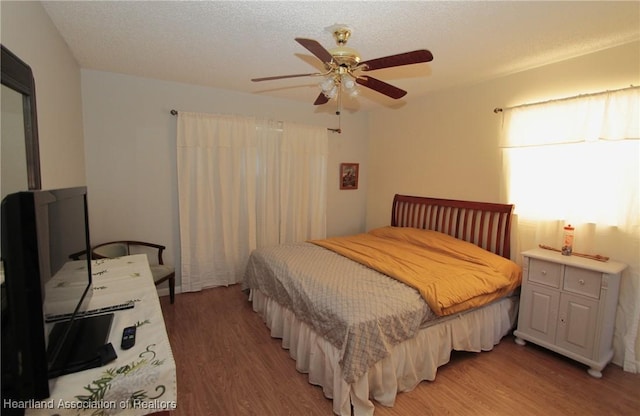 1820 W Batavia Rd, Avon Park, FL 33825 - bedroom with light wood-type flooring and ceiling fan