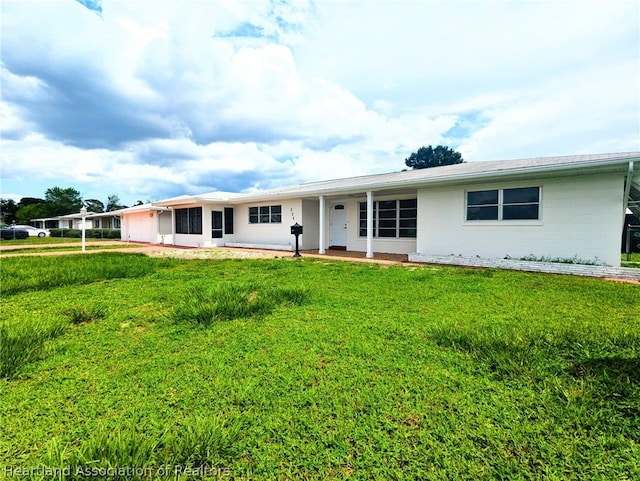 ranch-style house featuring a front lawn and a garage