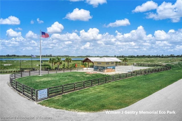 view of home's community featuring a rural view