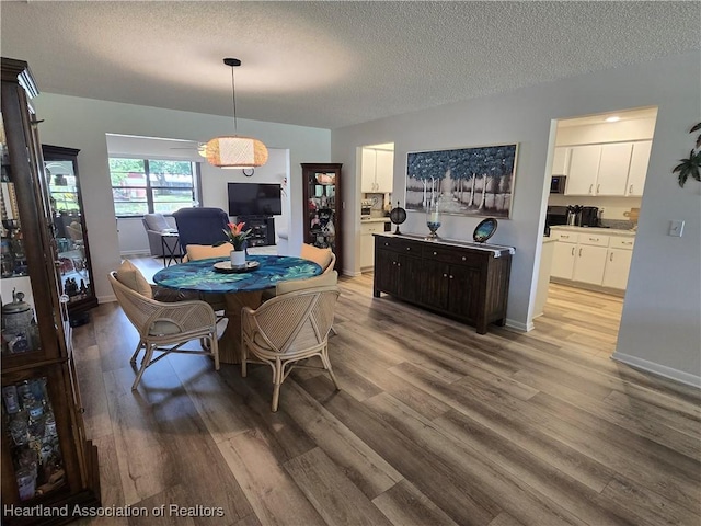 1725 Amber Ln, Lake Placid, FL 33852 - dining area featuring light wood-style floors and a textured ceiling