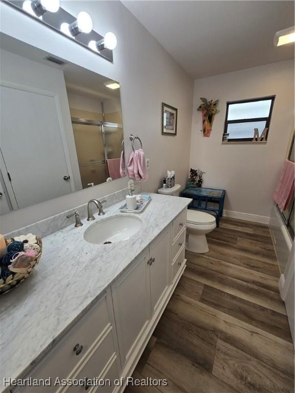 1725 Amber Ln, Lake Placid, FL 33852 - full bath with vanity and wood finished floors