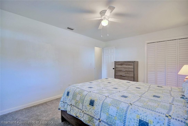 bedroom featuring carpet floors, a closet, visible vents, a ceiling fan, and baseboards