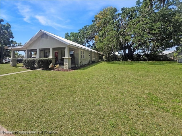 21 N French Ave, Fort Meade, FL 33841 - view of front facade featuring a front lawn, covered porch, and stucco siding