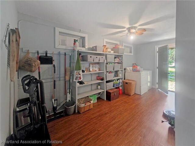 21 N French Ave, Fort Meade, FL 33841 - storage area featuring washer / clothes dryer and a ceiling fan