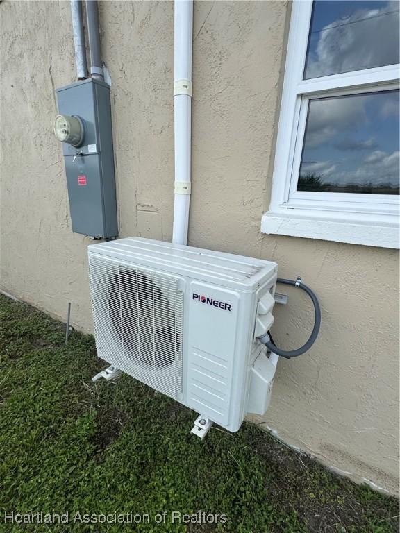 4504 High Ave, Sebring, FL 33870 - exterior view of stucco siding and ac unit