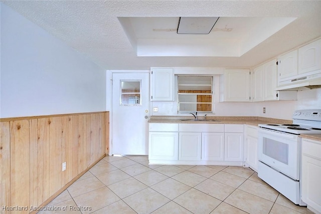 kitchen with under cabinet range hood, a tray ceiling, a sink, and white range with electric cooktop