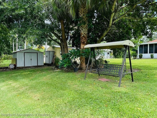 view of yard with a storage unit