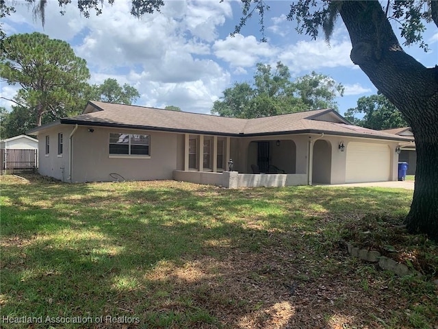 1943 Pasco Dr, Sebring, FL 33870 - back of house featuring stucco siding and an attached garage