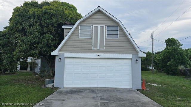 301 Sparrow Ave, Sebring, FL 33870 - garage featuring driveway