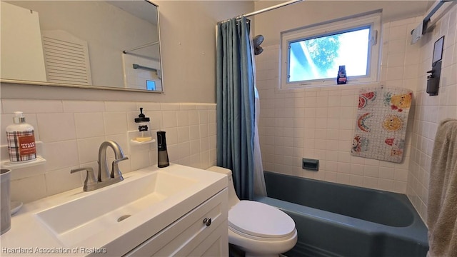 301 Sparrow Ave, Sebring, FL 33870 - full bath with shower / tub combo with curtain, vanity, and tile walls