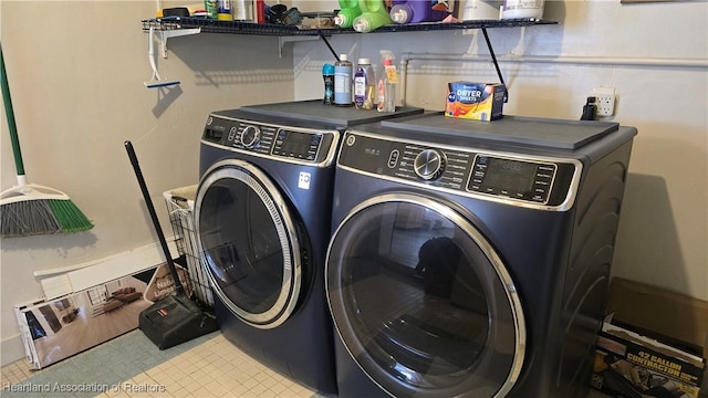 301 Sparrow Ave, Sebring, FL 33870 - laundry room with washer and clothes dryer and tile patterned flooring