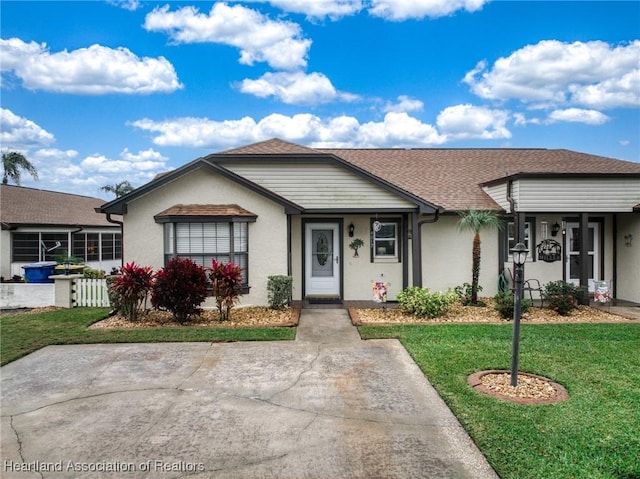 single story home with a front yard