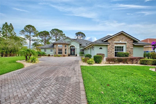 ranch-style house featuring a front lawn