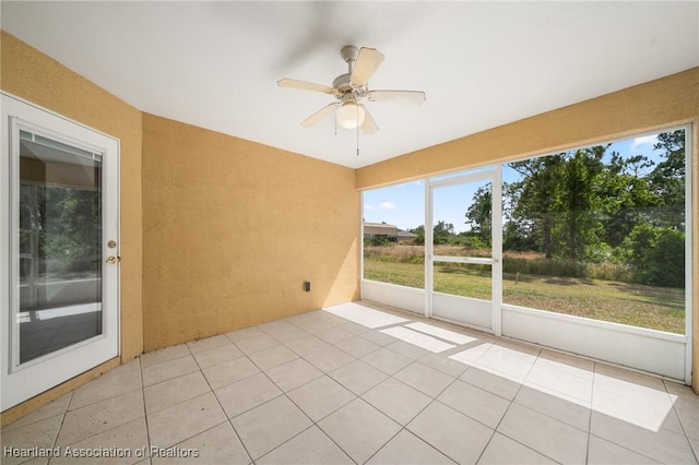 6918 San Benito Dr, Sebring, FL 33872 - unfurnished sunroom featuring a ceiling fan