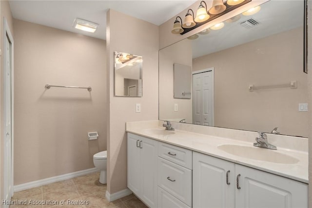 6918 San Benito Dr, Sebring, FL 33872 - bathroom featuring double vanity, toilet, baseboards, and tile patterned floors