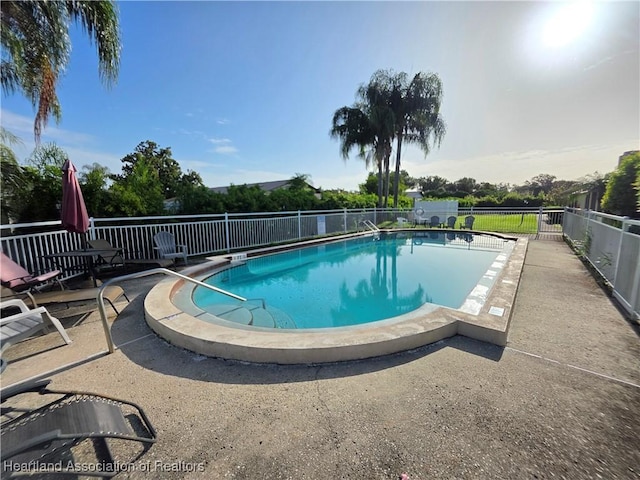 4730 Granada Blvd, Sebring, FL 33872 - community pool with a patio