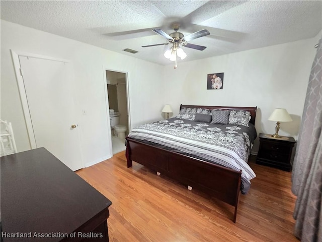 4730 Granada Blvd, Sebring, FL 33872 - bedroom featuring wood finished floors, a ceiling fan, a textured ceiling, and ensuite bath