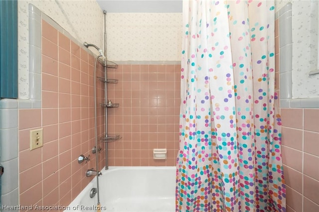 bathroom featuring shower / bath combo with shower curtain