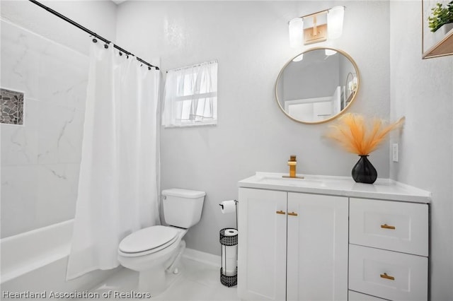 full bathroom featuring vanity, toilet, and shower / bath combo