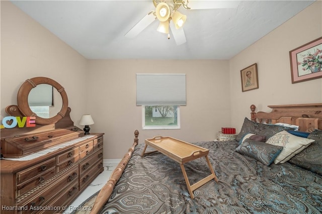 bedroom with ceiling fan