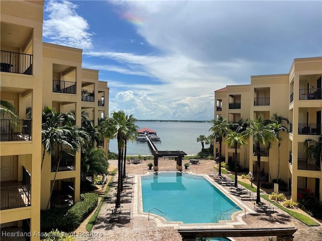 view of pool featuring a water view