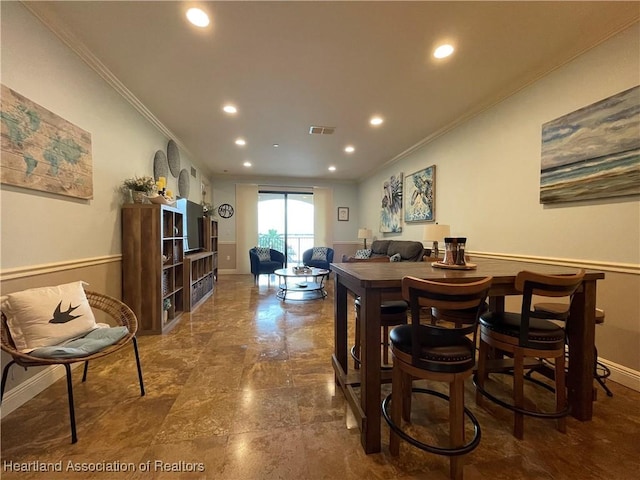 dining area with ornamental molding