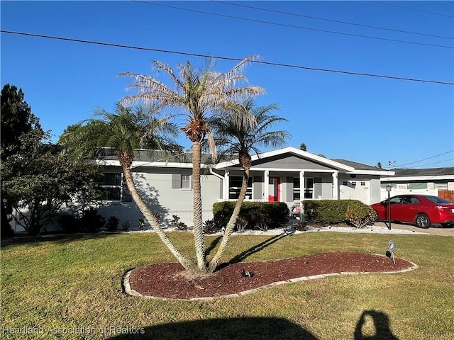 view of front of house featuring a front yard