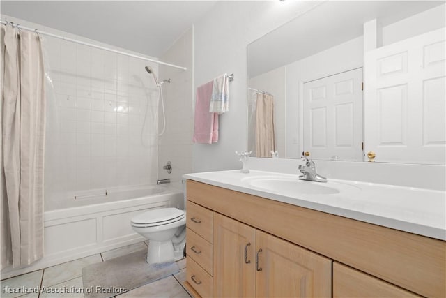 2433 N Highlands Blvd, Avon Park, FL 33825 - full bath featuring tile patterned flooring, vanity, shower / bath combo with shower curtain, and toilet