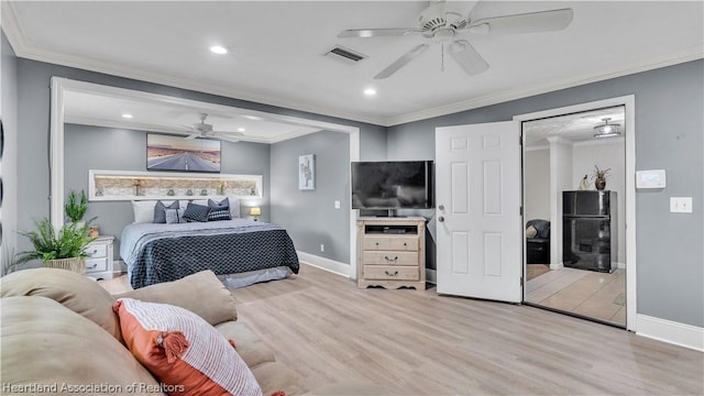 bedroom with light wood-type flooring, ceiling fan, and ornamental molding