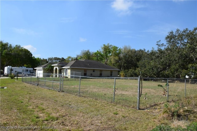 view of yard featuring fence