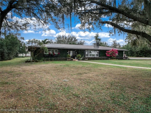 single story home featuring a front lawn