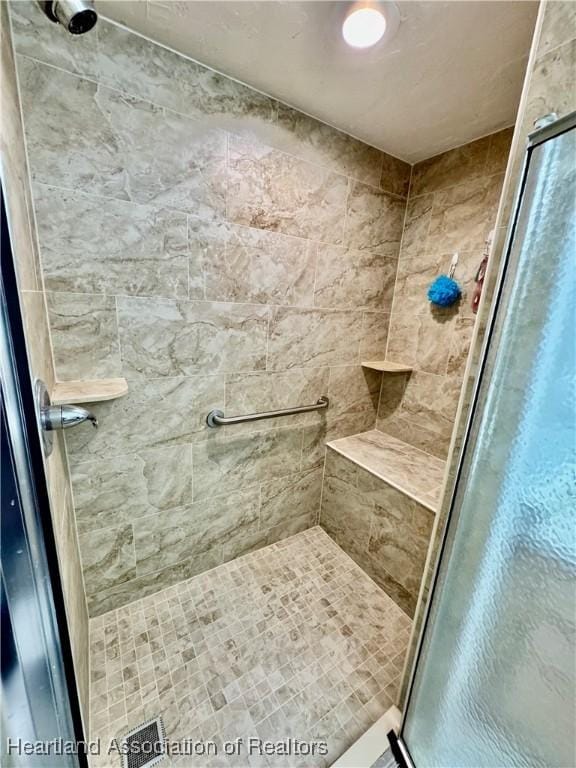 bathroom featuring tiled shower