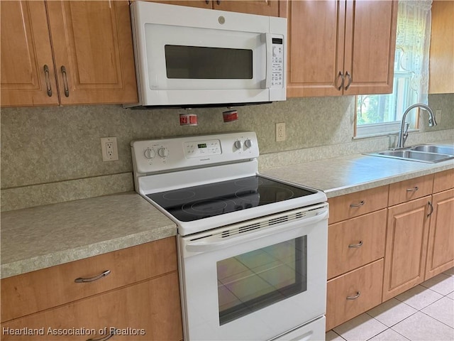 330 Sassafras Ave, Sebring, FL 33870 - kitchen featuring white appliances, a sink, light countertops, and backsplash