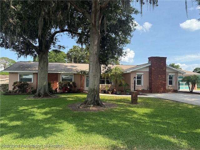 330 Sassafras Ave, Sebring, FL 33870 - single story home with a front yard and stucco siding