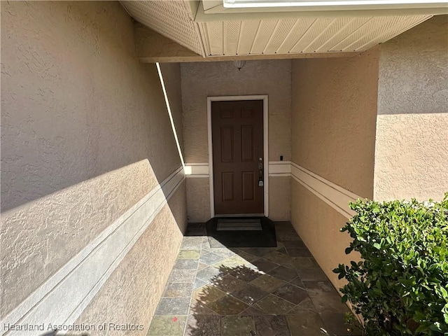 property entrance featuring stucco siding