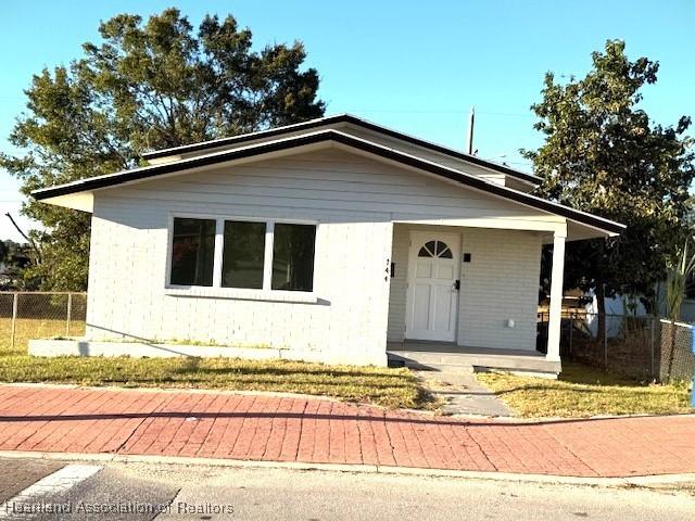 view of front of home with covered porch