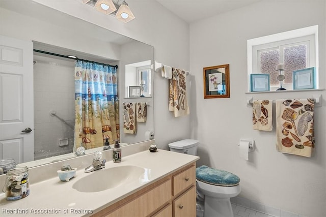 bathroom featuring a shower with curtain, vanity, and toilet