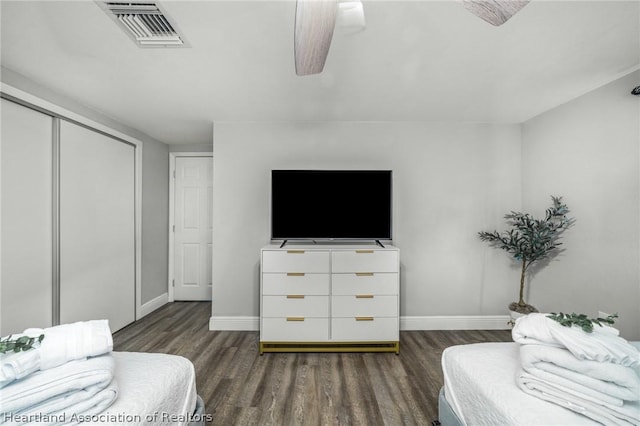 bedroom with ceiling fan, a closet, and dark hardwood / wood-style floors