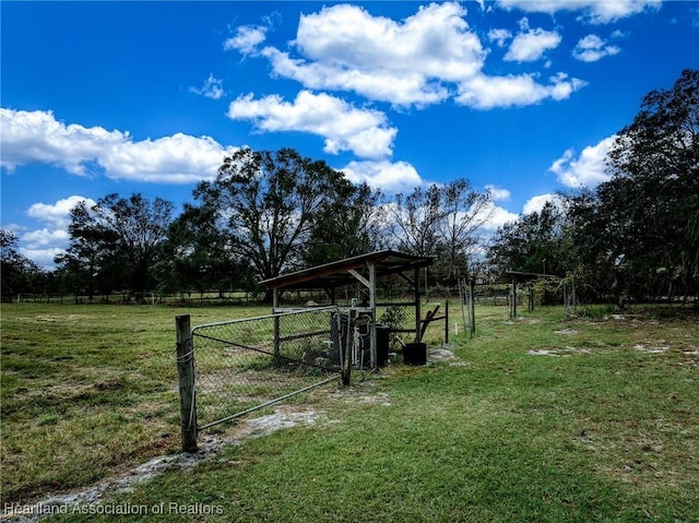 view of yard featuring a rural view