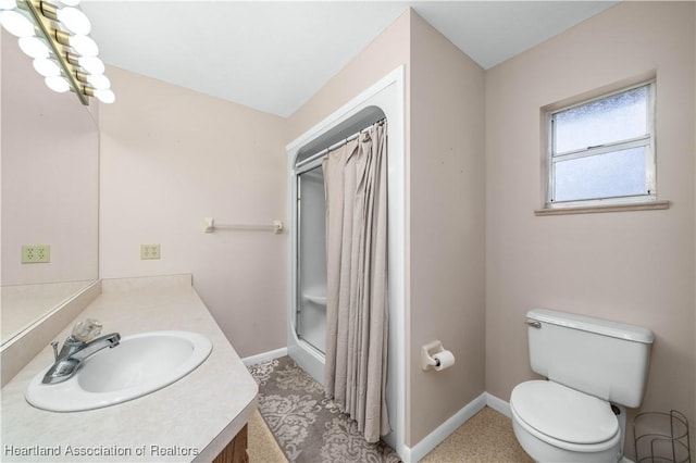 bathroom with a shower with curtain, vanity, and toilet