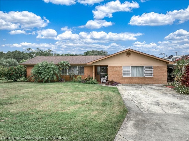 single story home featuring a front yard