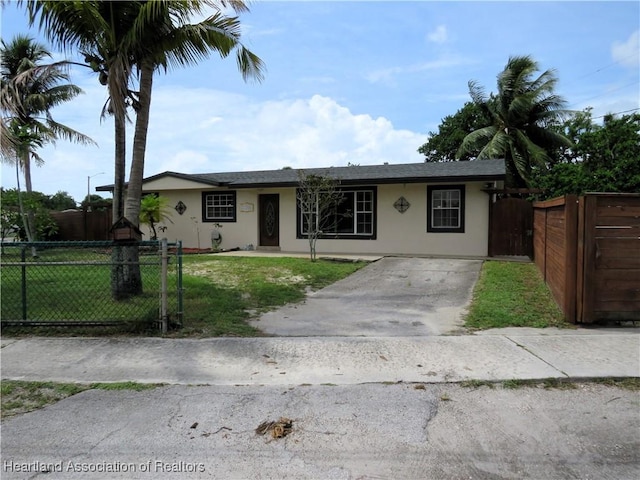 single story home featuring a front yard