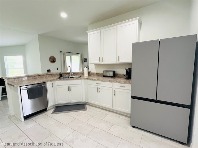 5310 Pebble Dr, Sebring, FL 33872 - kitchen featuring freestanding refrigerator, dishwasher, white cabinetry, a peninsula, and recessed lighting