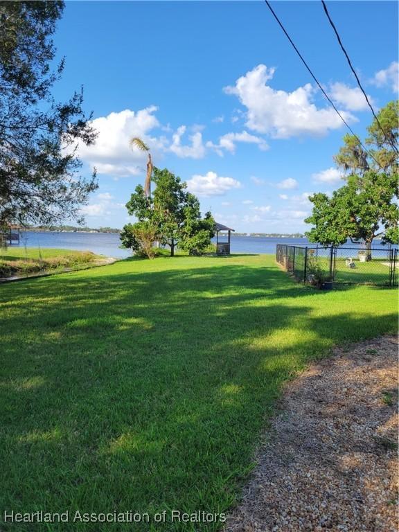 view of yard featuring a water view