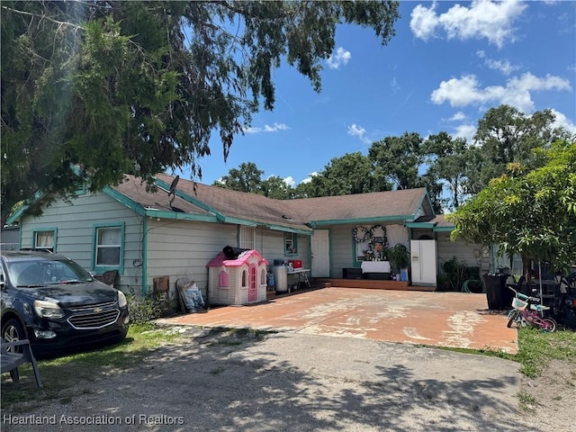 205 E Townsend St, Wauchula, FL 33873 - view of front facade featuring driveway