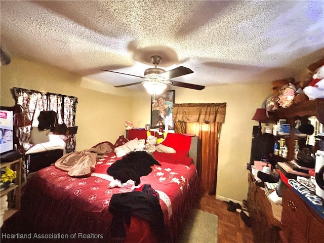 205 E Townsend St, Wauchula, FL 33873 - bedroom featuring a textured ceiling and ceiling fan