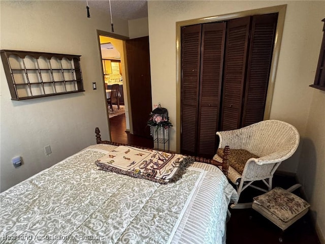 bedroom with a closet