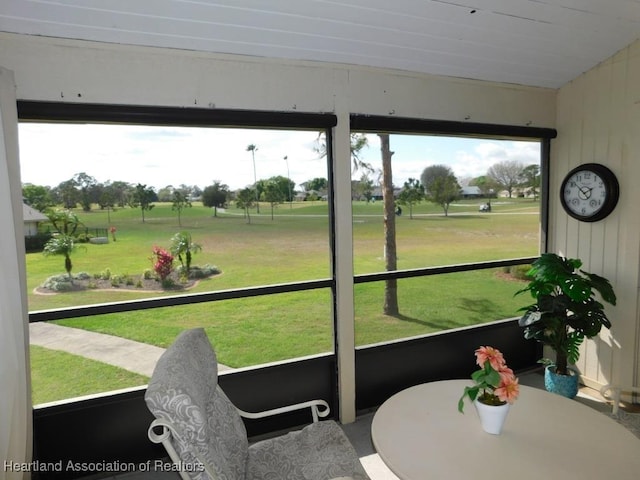 3513 Edgewater Dr, Sebring, FL 33872 - sunroom featuring lofted ceiling