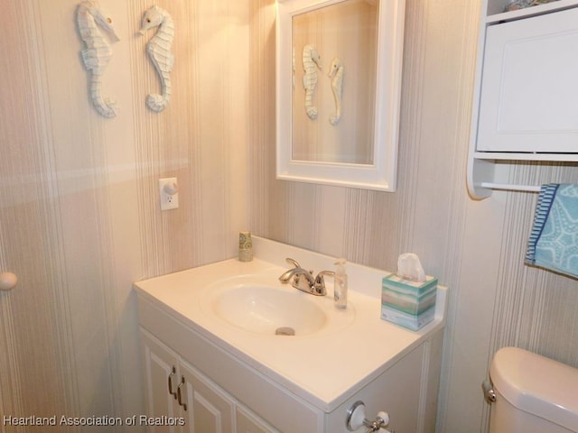 3513 Edgewater Dr, Sebring, FL 33872 - bathroom featuring vanity, toilet, and wallpapered walls