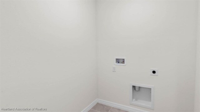 6824 Coconut Dr, Sebring, FL 33782 - laundry area featuring electric dryer hookup, washer hookup, baseboards, and light tile patterned floors